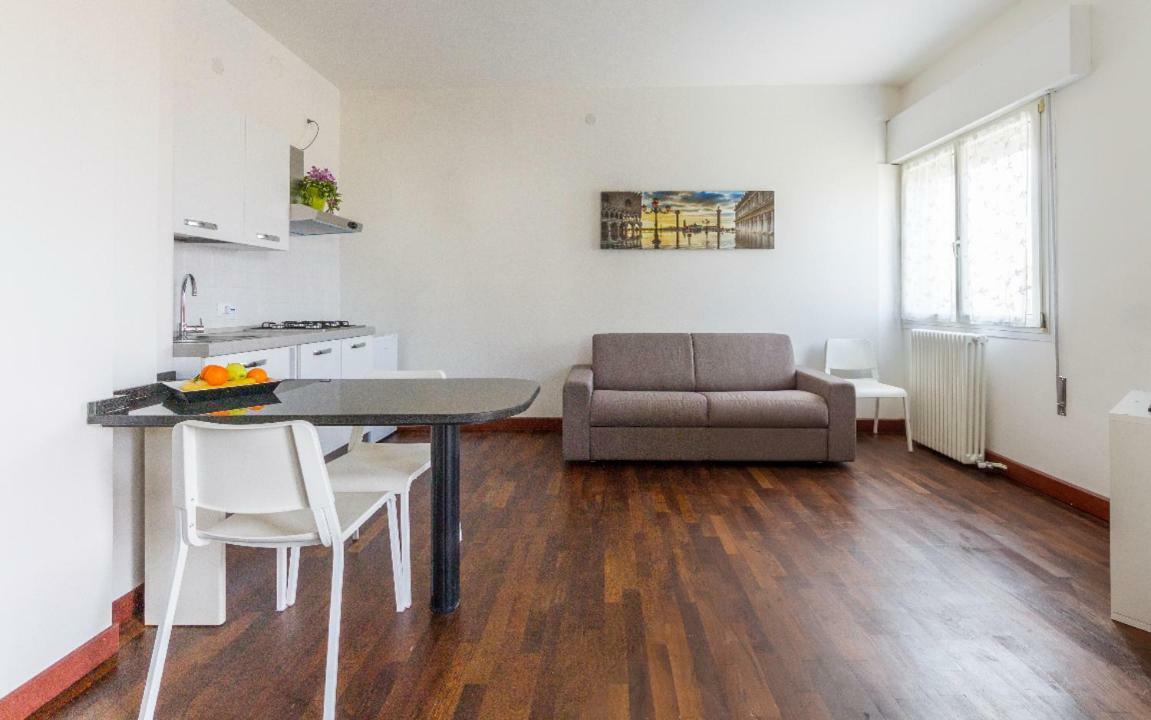 Piccolo Flat Near Venice เมสเตร ภายนอก รูปภาพ